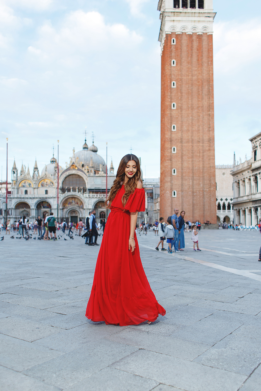 larisa costea, larisa costea blog, the mysterious girl, the mysterious girl blog, fashion blog, blogger, fashion, fashionista, it girl, travel blog, travel, traveler, ootd, lotd, outfit inspiration,look of the day,outfit of the day,what to wear,venice, venezia, san marco,piazza san marco,san marco square,fashion blogger in venice, travelbloggerin venice,larisainvenice, larisainvenezia,larisainitaly,red dress,long red dress, gown,chic diva,chic diva dress,rochie lunga, rochie ocazie, redl lips,red lipstick,bellami hair extension,bellami bella, pigeons, briges, ponte, gondola