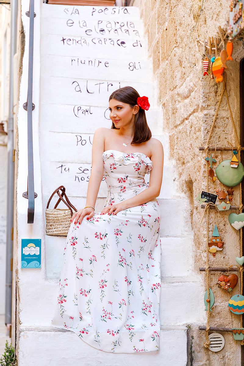 larisa costea, larisa style,larisa in italy, fashion blogger, travel blogger,fashion blog, travelblog,italy, italia,puglia, polignano a mare,polignano, summer in italy, may 2018,holiday,summer, vacation,summmer dress,ever pretty dress,long dress, white dress, floralprint,flowers, city center,old center,centro storico, medium hair, lob cut, straw bag, handmade bag,flower in hair,red flower,ruffled dress