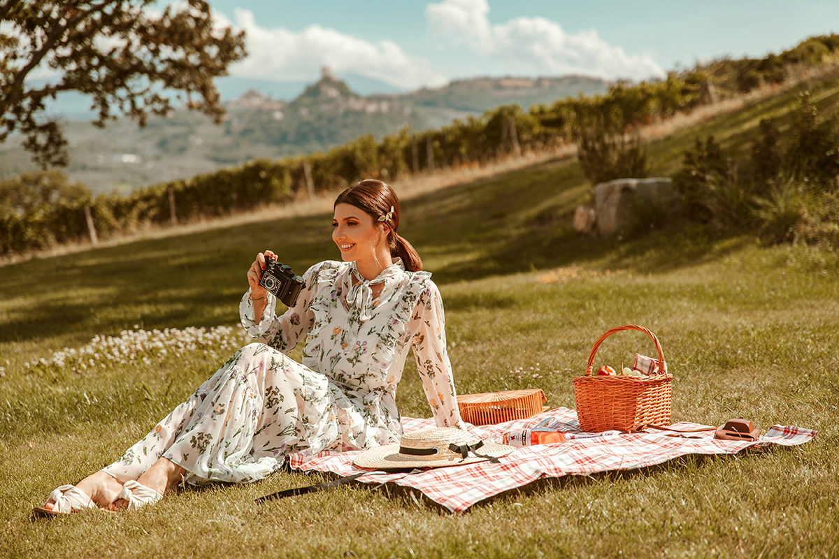 laisa costea, larisa style, larisa in italy, tuscany, toscana, bella italia, montepulciano, adler therme, montalcin, vinery, vineyard, wine, rose, champagne, prosecco, summer drink, rose mary, vin spumant, sampanie, picnic, brunch, fruits, picnic basket, nakd, dress, floral print dress, picnic dress, wide brim hat, asos hat, straw hat, vintage camera, cult gaia bag, soludos slippers, shopbop, nakd discount code, red dress, red satin dress, white wine, rose wine, wine, fancy crystal glass, wine glass, flowers, red satin, silk dress, sexy red dress, asos earrings, sleek hair, hair jewelry, leaf hair clips, gold earrings, gold hair clip, romantic dinner, cypresses, tuscany view, picnic blanket, travel, travel blogger, book, sub aceeasi stea, estee lauder lipstick, fashion blogger, fashion style, outfit inspiration, ootd, the fault in our stars
