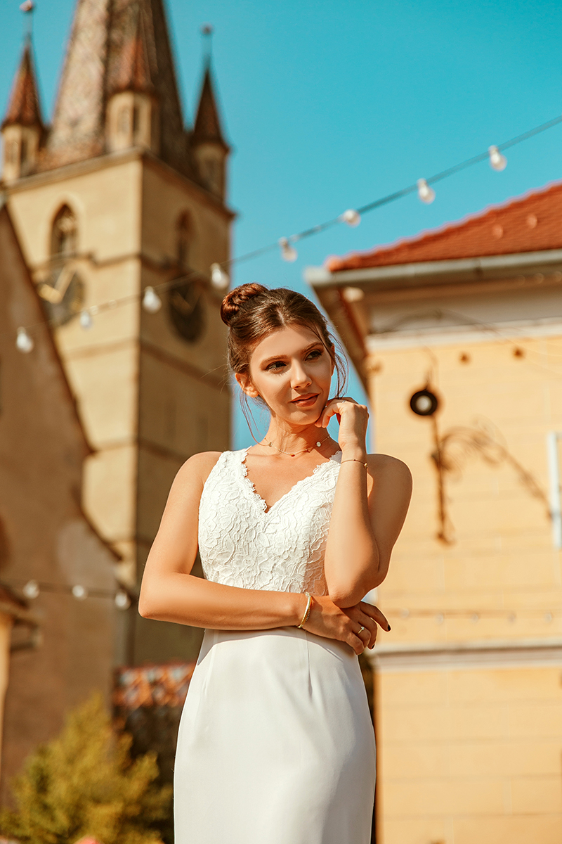 larisa costea, larisa style, larisa in romania,visit romania, romania, tourism, sibiu, sibiu country, sibiu city, podu minciunilor sibiu,piata mica sibiu, cladiri sibiu, sedinta fotosibiu,mireasa, bride,wedding photography,wedding photographer, ideas, creative photos, romania magica, ever pretty,mermaid dress, white dress,bride dress, rochie demiraesa, dantela,sirena, rochie de sirena, lace dress, simple dress, up do,old town, city center, biserica fortificata din sibiu, biserica evanghelica sibiu, flowers, bridal, bertha bridal, amazing wedding photography