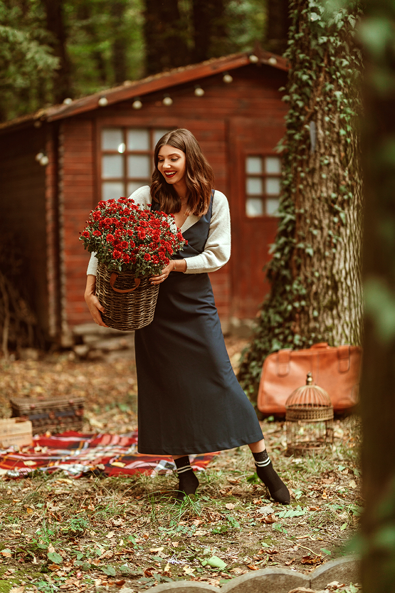 stefanel, stefanel aw 18, stefanel aw 1, aw 19, aw 18, fall winter collection,autumn,octorber, falloutfit, autumn outfit, fall leaves, pumpink, autumn flowers,blossom floral design,larisa costea,larisa costea style, larisa style, larisa fall outfit, forest, woods, cabin, lodge, fall picnic,autumn picnic, stefanel style, italian style, inspiration outfit, navy dress, white fluffy sweater, salmon sweater,pink sweater,burgundy pants,knit pants, wine lips, wine pants, burgundy pants,beige coat, crea, coat, brown lips, chocolate lips,