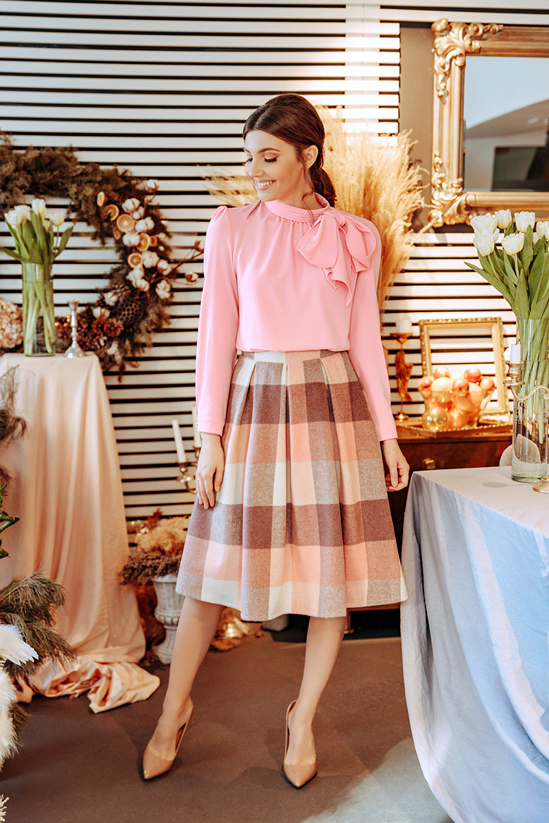 larisa costea, larisa style, larisa costea blog, larisa costea's valentine's day looks, romantic look, feminine look, all pink, chicwish, bow details top, bow details shirt, pink shirt, chicwish shirt, plaid skirt, wool skirt, winter skirt, pink plaid, chicwish cloche skirt, carti dulciuri si flori, ioana uretu, books sweets and floers, coffee shop in bucharest, flower shop, locatii cool in bucuresti, valentine's day, romatic outfit, what to wear, outfit inspiration, winter outfit, look chic during winter, stay warm, pony tails, beige stilettis, patent stilettos