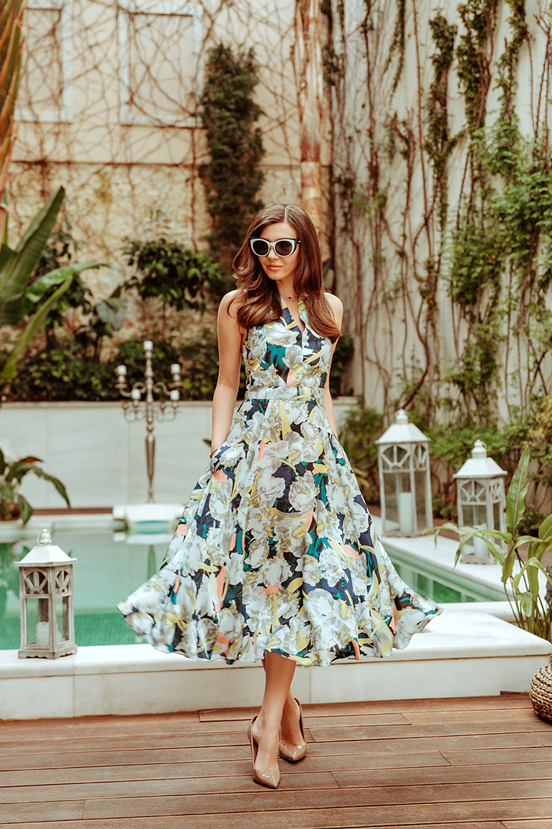 larisa costea,larisa costea blog, travel blog,lifestyle blog,styleblog, fashion blog, ootd,outfit, coisa mais linda, teh most beautiful thing, movie,tvserios, netflix, floral print dress, la maison de confiance, showroom, benjamin franklin 7, online shop, shopping online,silk dress, rochie din matase, rochie print floral, rochii frumoase, rochii pe comanda, rochie nunta, rochie botez, rethymno, rethymnon, crete, creta, rimondi, rimondi boutique hotel, paintings, art, art gallery, art shop, city center, old city, things to do in crete, 60s, anii 60, feminine cuts, rochii feminine, designer roman, romanian designer, it gitl, style, outfit inspiration, spring outfit, summer outfit, retro sunnies, sunglasses, nude stilettos, beige heels