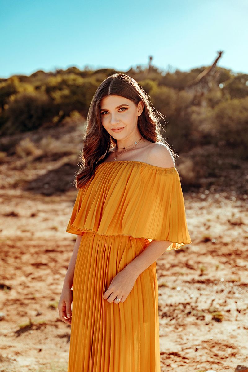 larisa costea, larisa costea blog, larisa style, larisa in south africa, south africa, africa de sud, destinatie de vis, 2019, vacation, best vacation, holiday, best hotels, paradise, giraffes, giraffe, yellow dress, pleates dress, chicwihs, long dress, shopbop, madewell, blogger, travel blogger, traveler, fashion clogger, lifestyle, africa, outdshoorn, animals, wild animals, buffelsdrift, buffelsdrift game lodge, game reserve, game lodge, safari