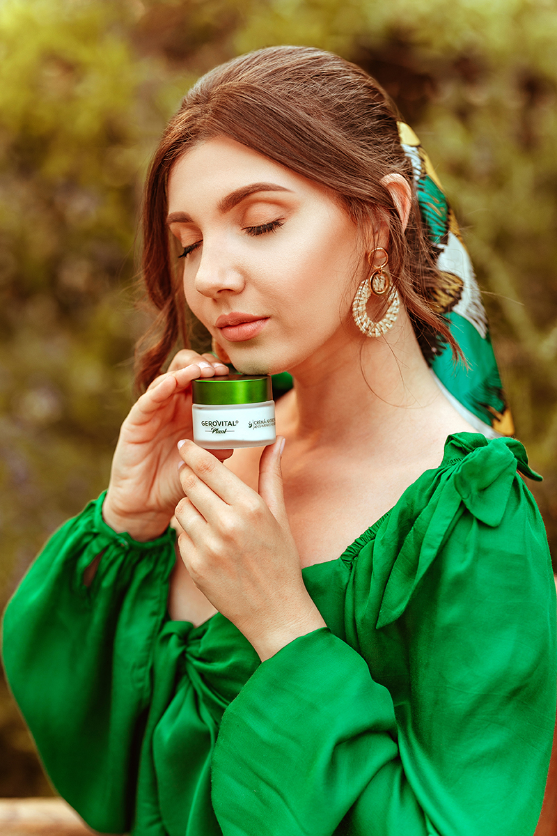 larisa costea, larisa style, larisa costea blog, beauty check, skin care, gerovital, farmec, gerovital plant, natural ingredients, ingrediente naturale, provence, larisa in frange, hydration, skin hydration, hidratarea pielii, green co-ords, green set, revolve, tularosa, la grande lauzade, le luc, travel blog, beauty blog, beauty section, take care of your skin, summer, cc cream , moisturising cream, crema hidratanta, spf, crema de noapte, crema antirid, night cream, antiwrinkle,summer look, summer outfit