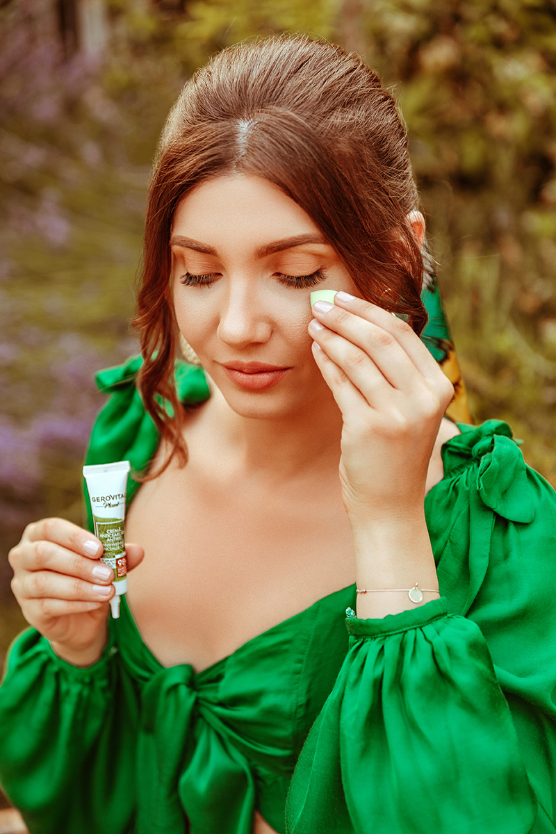 larisa costea, larisa style, larisa costea blog, beauty check, skin care, gerovital, farmec, gerovital plant, natural ingredients, ingrediente naturale, provence, larisa in frange, hydration, skin hydration, hidratarea pielii, green co-ords, green set, revolve, tularosa, la grande lauzade, le luc, travel blog, beauty blog, beauty section, take care of your skin, summer, cc cream , moisturising cream, crema hidratanta, spf, crema de noapte, crema antirid, night cream, antiwrinkle,summer look, summer outfit