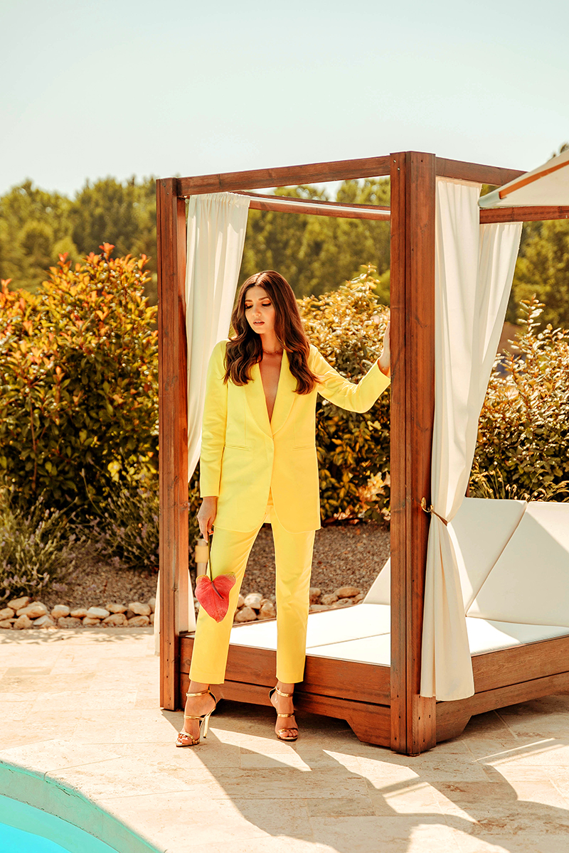 larisa costea, larisa costea blog, larisa style, yellow suit, la maison de confiance, fierce look, domaine de pradaous, provence, reillane, gold sandals, pool, best hotels, best destinations, best vacation, vacation, holiday, 2019,summer 2019, relax, oasis, country side, pink cale,editorial, lookbook, lookpost, travel blog, fashion blog,ootd,outfit inspiration, summer outfit, costum galben, costum,pantaloni sacou, tinuta, inspiratie tinuta