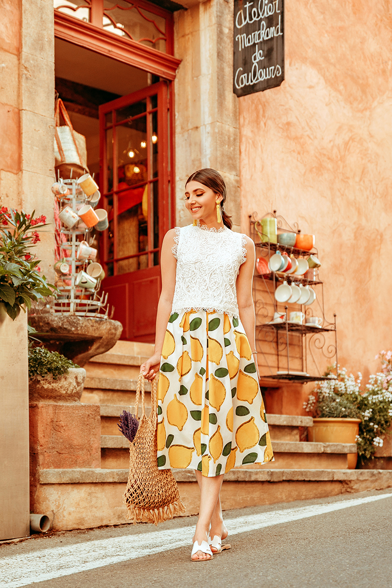 larisa costea, larisa costea blog, larisain provence,larisa style, fashion blog,travel blog, traveler, best destination, best vacation,summer 2019, rousillon,provemce, colorado provencal, canyons, red buildings,pink buildings, salmon buildings, chicwish ootd,chicwish full outfit, chicwish lace top,white lace top, a line skirt, chicwish skirt,lemon print skirt, white skirt, fruit print, lavender bouquest, straw bag, madewell, shopbop, white slides, perfect summer slides, ootd, outfit inspiration,primark earrings,yelloe earrings, bead earrings