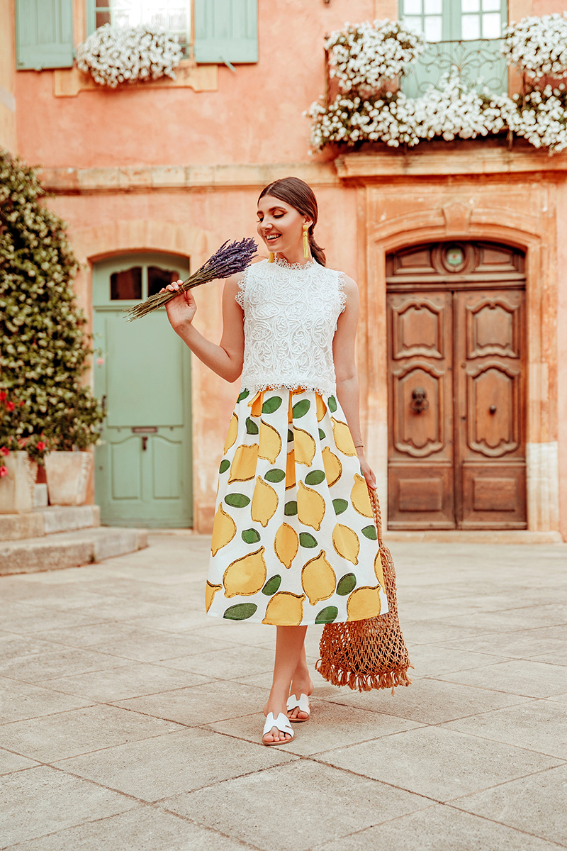 larisa costea, larisa costea blog, larisain provence,larisa style, fashion blog,travel blog, traveler, best destination, best vacation,summer 2019, rousillon,provemce, colorado provencal, canyons, red buildings,pink buildings, salmon buildings, chicwish ootd,chicwish full outfit, chicwish lace top,white lace top, a line skirt, chicwish skirt,lemon print skirt, white skirt, fruit print, lavender bouquest, straw bag, madewell, shopbop, white slides, perfect summer slides, ootd, outfit inspiration,primark earrings,yelloe earrings, bead earrings