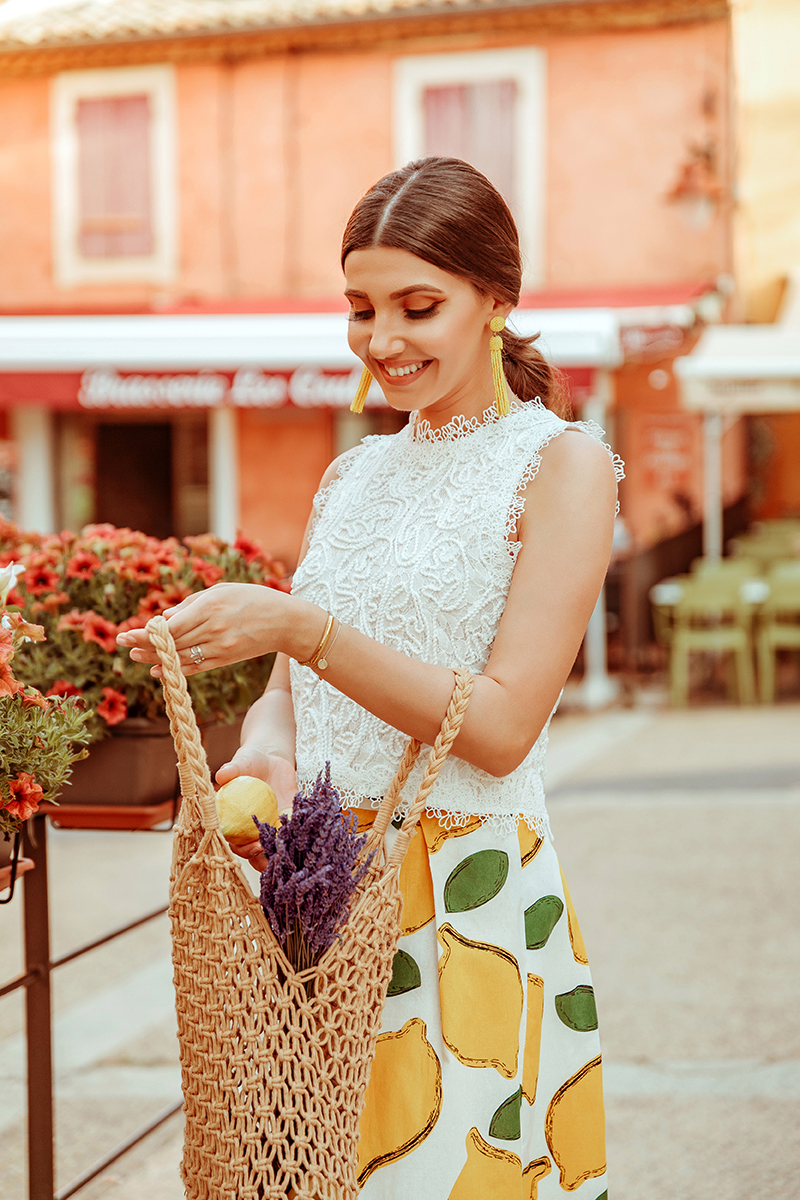 larisa costea, larisa costea blog, larisain provence,larisa style, fashion blog,travel blog, traveler, best destination, best vacation,summer 2019, rousillon,provemce, colorado provencal, canyons, red buildings,pink buildings, salmon buildings, chicwish ootd,chicwish full outfit, chicwish lace top,white lace top, a line skirt, chicwish skirt,lemon print skirt, white skirt, fruit print, lavender bouquest, straw bag, madewell, shopbop, white slides, perfect summer slides, ootd, outfit inspiration,primark earrings,yelloe earrings, bead earrings