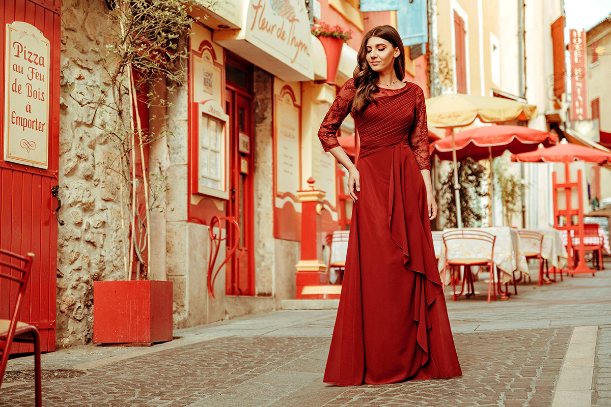 larisa costea, larisa costea blog, fashion blog, travelblog, wedding style, bridesmaid, dress, long dress,prom dress, wedding guest, ever pretty, ever pretty dress, affordable dress, dark red dress, burgundy, greoux-le-bains, provence,france,larisa in provence, wonderful streets,colourful streets, frech village, larisa in france, travel in style