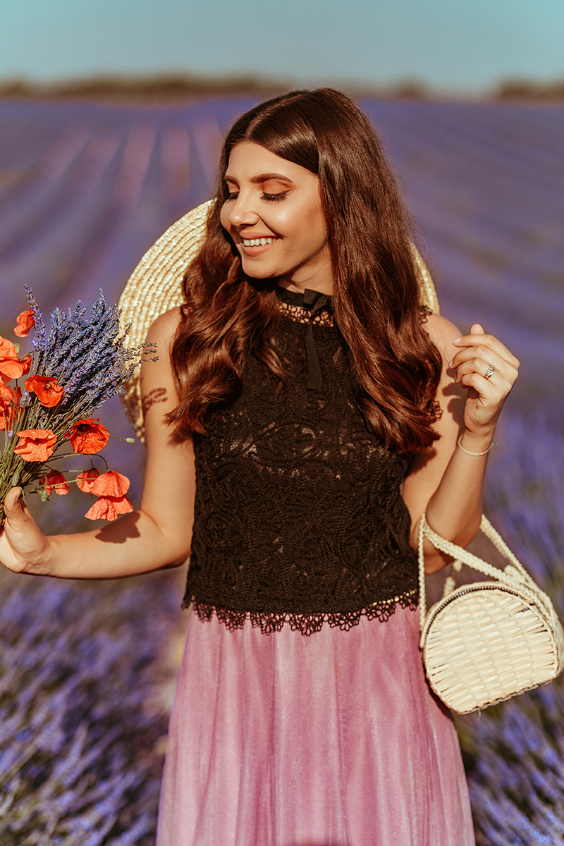 larisa costea, larisa style, larisa in provence, larisa costea blog, fashion blog, fashion blogger, travel blog, traveler, lavender fields, lavender field, purple field, provence, allemagne en provence, valensole, stone house field, drone shot of the lavender field, couple picture, chicwish, chicwish skirt, tulle skirt, lilac skirt, matching, black lace top, chicwish top, straw hat, asos, joyas slippers, joyas slides, poppies bouquet, best lavender field in provence, bloggers in provence