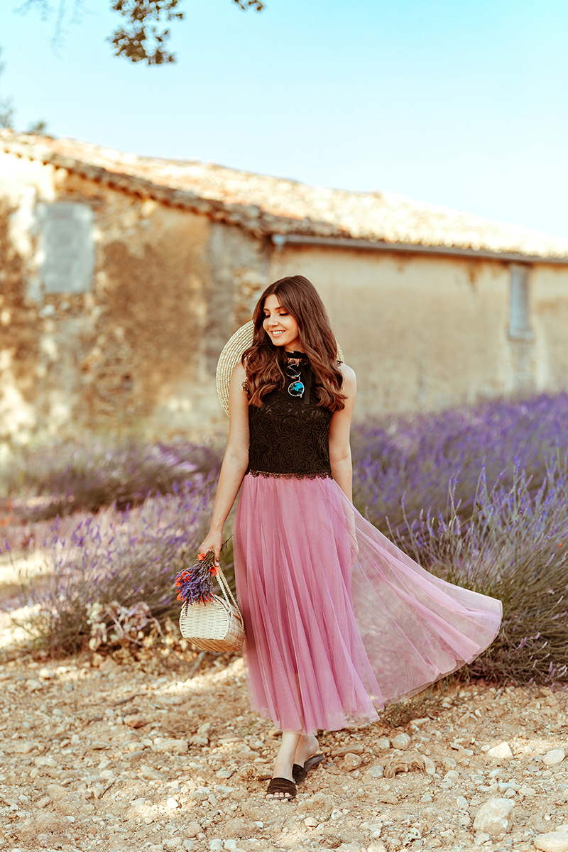 larisa costea, larisa style, larisa in provence, larisa costea blog, fashion blog, fashion blogger, travel blog, traveler, lavender fields, lavender field, purple field, provence, allemagne en provence, valensole, stone house field, drone shot of the lavender field, couple picture, chicwish, chicwish skirt, tulle skirt, lilac skirt, matching, black lace top, chicwish top, straw hat, asos, joyas slippers, joyas slides, poppies bouquet, best lavender field in provence, bloggers in provence