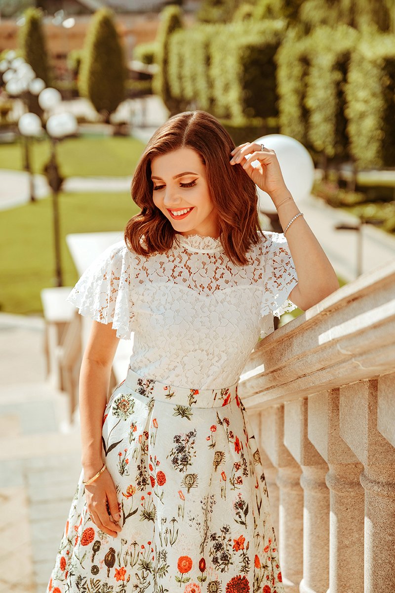 larisa costea, larisa costea blog, fashion blog, travel blog, iasi, romania, larisa in romania, ootd,outfit inspiration, palace of culture, palatul culturii, chicwish,white lace top,feminine look, lady like, a line skirt,midi skirt,floralprint skirt, chicwish skirt, velvet sandals,red velvet,summer outfit, falloutfit, feminine outfit