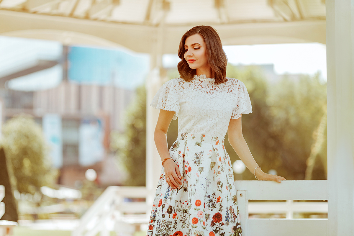 larisa costea, larisa costea blog, fashion blog, travel blog, iasi, romania, larisa in romania, ootd,outfit inspiration, palace of culture, palatul culturii, chicwish,white lace top,feminine look, lady like, a line skirt,midi skirt,floralprint skirt, chicwish skirt, velvet sandals,red velvet,summer outfit, falloutfit, feminine outfit