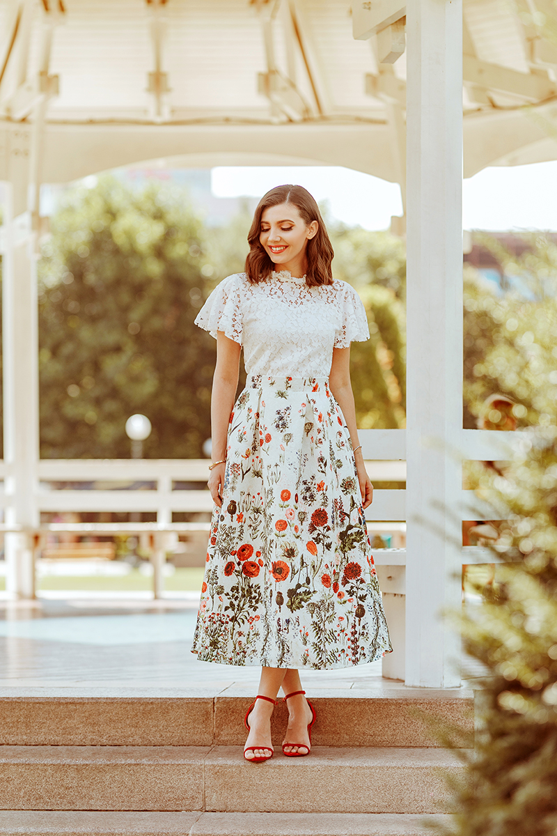 larisa costea, larisa costea blog, fashion blog, travel blog, iasi, romania, larisa in romania, ootd,outfit inspiration, palace of culture, palatul culturii, chicwish,white lace top,feminine look, lady like, a line skirt,midi skirt,floralprint skirt, chicwish skirt, velvet sandals,red velvet,summer outfit, falloutfit, feminine outfit