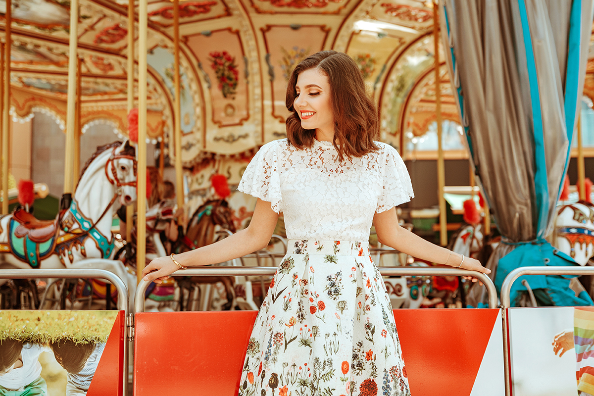 larisa costea, larisa costea blog, fashion blog, travel blog, iasi, romania, larisa in romania, ootd,outfit inspiration, palace of culture, palatul culturii, chicwish,white lace top,feminine look, lady like, a line skirt,midi skirt,floralprint skirt, chicwish skirt, velvet sandals,red velvet,summer outfit, falloutfit, feminine outfit