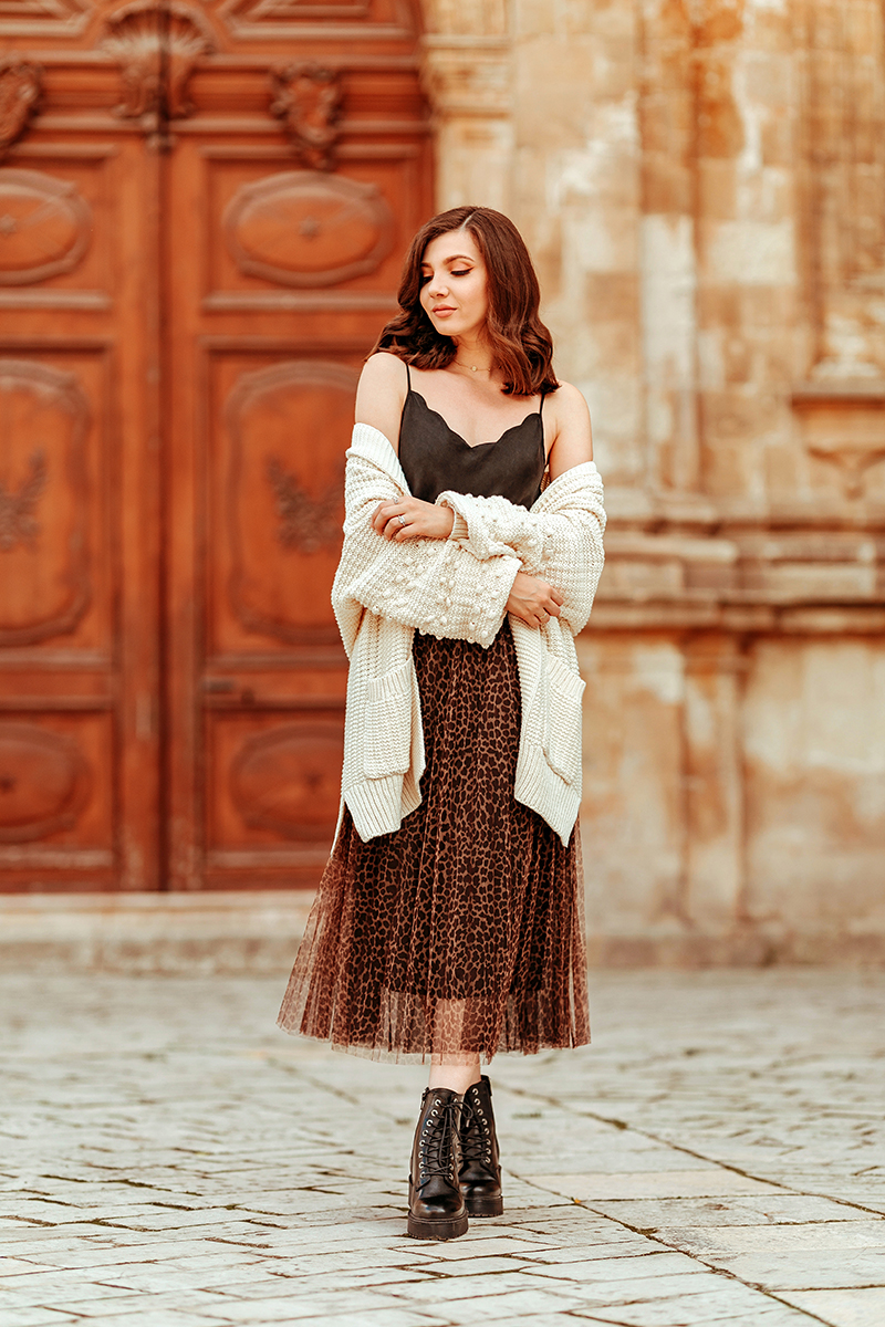 larisa costea, larisa costea blog, larisa style, beige cardigan, sweater, chicwish cardigan, bubble sleeves, black cami top, spaghetti strap top, black boots, tezyo boots, leopard print skirt, tulle skirt, fall outfit, autumn outfit, modica, italy, sicily, sicilia, larisa in sicily, larisa in italy, lovely italian streets, travel blog, fashion blog, lifestyle, best location, best destination, unesco town