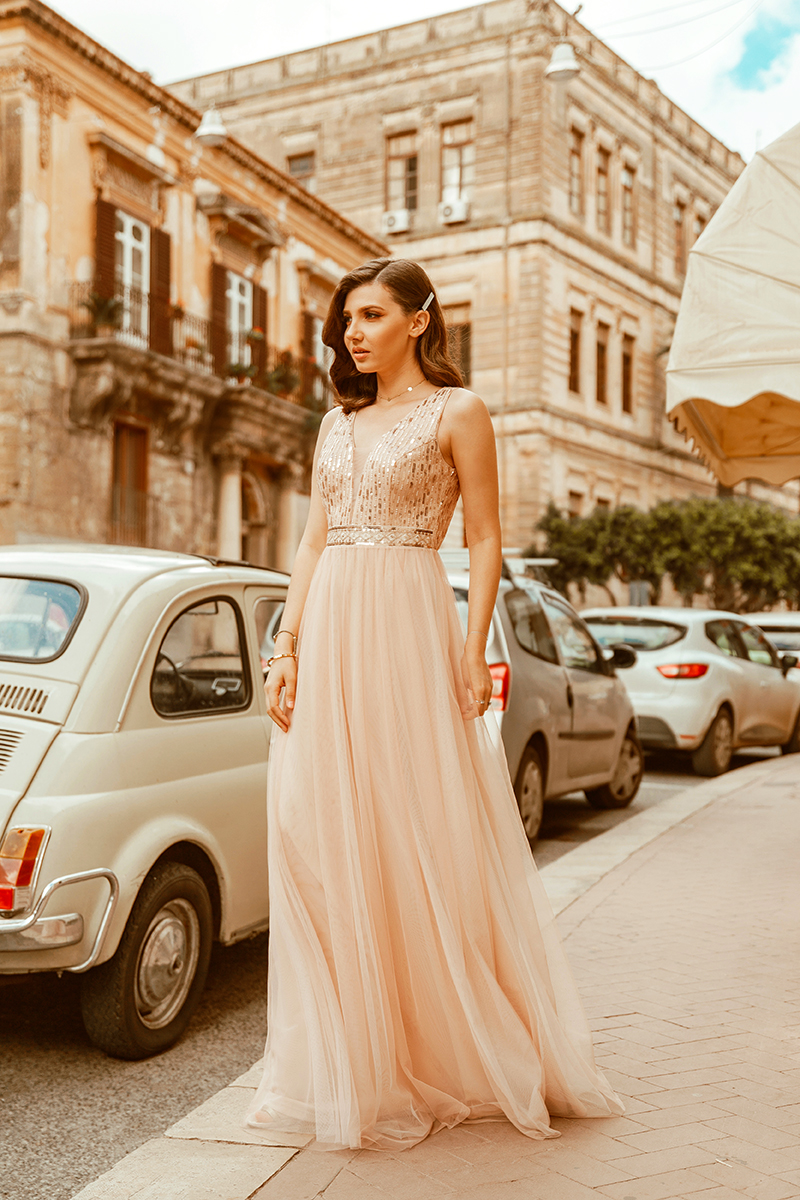 larisa costea, larisa costea blog, larisa in italy, larisa in sicily, sicilia, sicily, modica, unescu buidings, san pietro church, san giorgio cathedral, baroque style ,aroque buildings, oldest baroque city, ever pretty, new arrivals, elegant dress, long dress, bridesmaid dress, prim dress, wedding guest dress, pink dress, tulle dress, sequin dress, special ocasion dress, ootd, glam, glamorous, street style, ootd, outfit inspiration