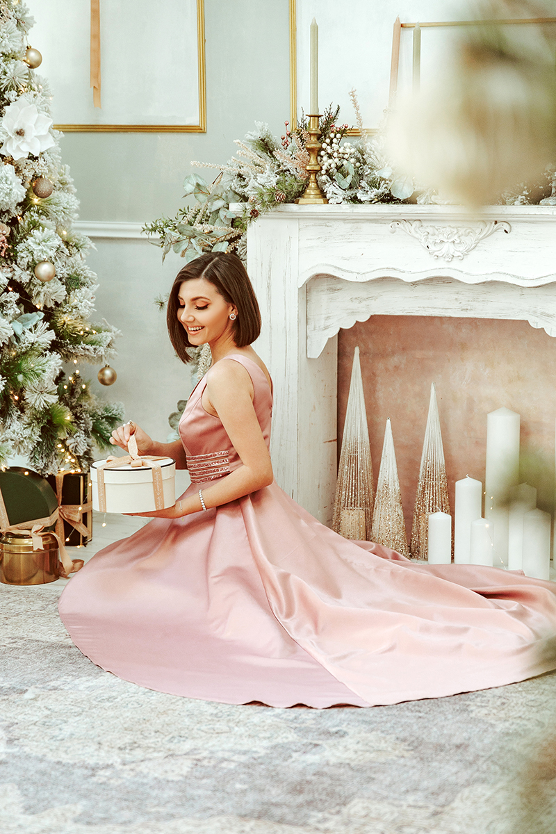 larisa costea, larisa costea blog, fashion blog, fashion blogger, larisa style, christmas fairy, christmas photoshooting, christmas decor, glam christmas, blossom floral design, floral studio, workshop, fireplace, christmas tree, ever pretty, ever pretty dress, pink dress, asymmetrical dress, high low dress, prom dress, special occasion dress, ball dress, best dressed guest, wedding guest dress, outfit inspiration , winter look, pastels in winter