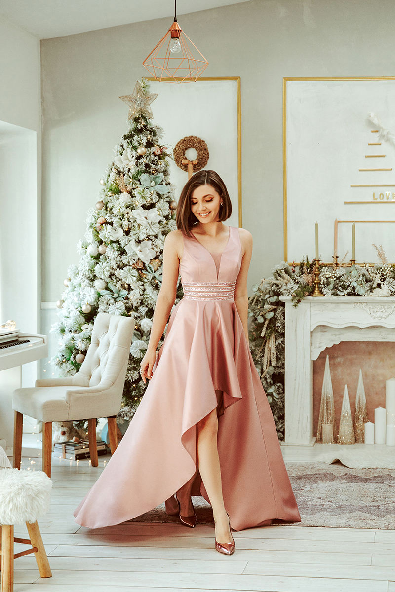 larisa costea, larisa costea blog, fashion blog, fashion blogger, larisa style, christmas fairy, christmas photoshooting, christmas decor, glam christmas, blossom floral design, floral studio, workshop, fireplace, christmas tree, ever pretty, ever pretty dress, pink dress, asymmetrical dress, high low dress, prom dress, special occasion dress, ball dress, best dressed guest, wedding guest dress, outfit inspiration , winter look, pastels in winter