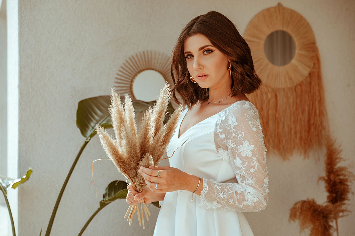 larisa costea, larisa costea blog, larisa style, larisa in ever pretty, ever pretty, ever pretty long dress, white long dress, wedding, bride dress, wedding dress, satin and lave sleeves, my terrace, boho terrace, boho balcony, strelitzia nicolai, flower of paradise, boho wedding, boho inspiration, bodo deco, elegant dress, wedding 2020, advice for brides for 2020, don't cancel your wedding, wedding plans, wedding inspiration