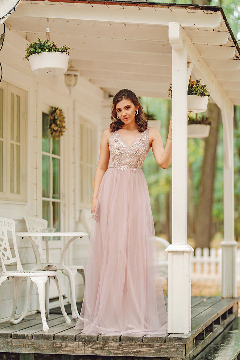 larisa costea, larisa costea blog, fashion blog, travel blog, lifestyle blog, ever pretty, ever pretty dresses, long dress, special ocasion dress, pink tulle dress, top ebroidery dress, prom dress, best dressed gues dress, wedding guest dress, edenland, edenland park, balotesti, best location, aventura park, fairytale house, forest, casuta din povesti, rochie lunga, rochie tulle, rochie speciala, rochie roz lunga, porch, dream house, tree house, casuta in copac, casuta alba lemn, leagan, white romantic swing, padure, magic place, fairytale