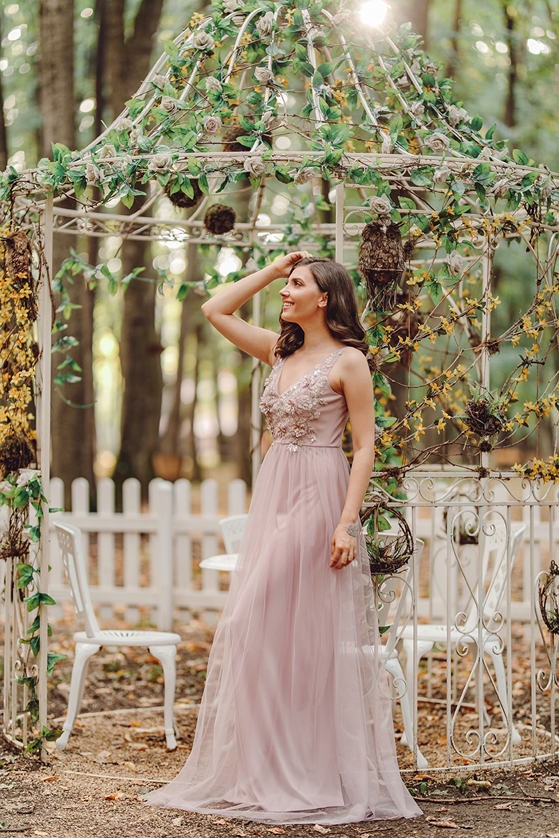 larisa costea, larisa costea blog, fashion blog, travel blog, lifestyle blog, ever pretty, ever pretty dresses, long dress, special ocasion dress, pink tulle dress, top ebroidery dress, prom dress, best dressed gues dress, wedding guest dress, edenland, edenland park, balotesti, best location, aventura park, fairytale house, forest, casuta din povesti, rochie lunga, rochie tulle, rochie speciala, rochie roz lunga, porch, dream house, tree house, casuta in copac, casuta alba lemn, leagan, white romantic swing, padure, magic place, fairytale