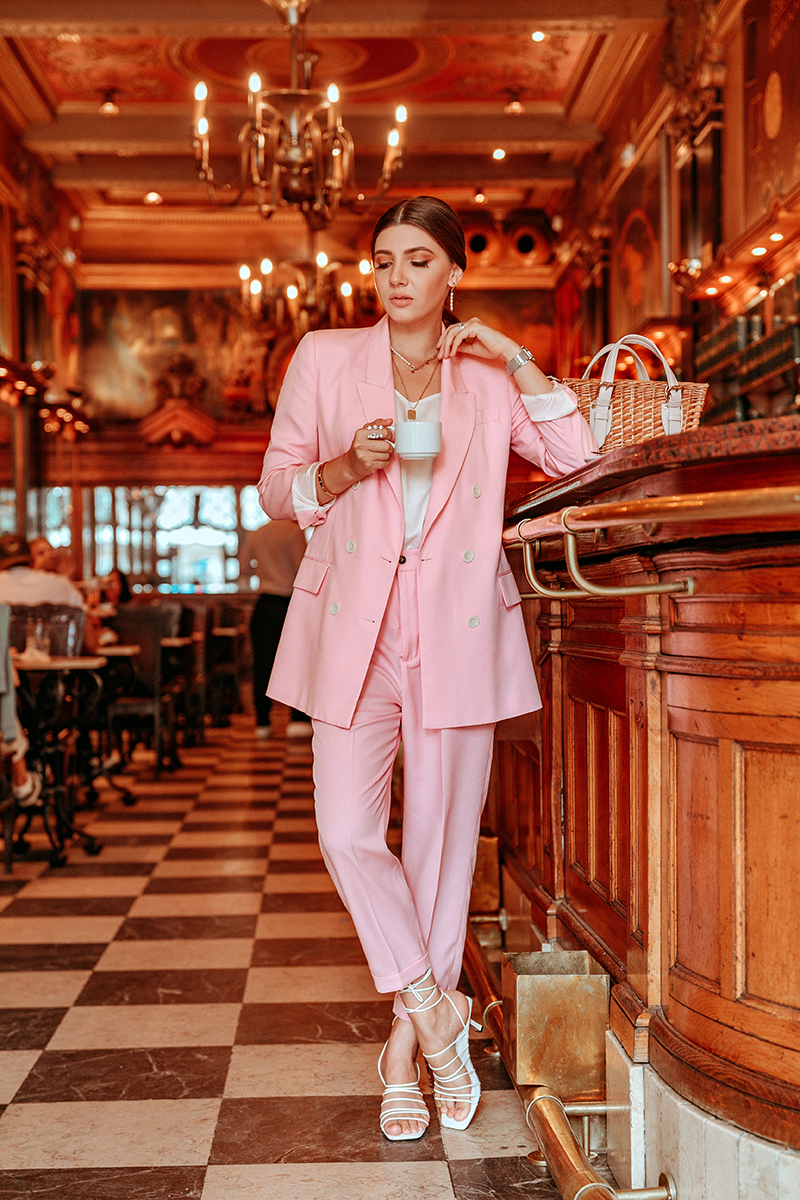 larisa costea, larisa costea blog, travel blog, fashion blog, lifestyle, traveler, traveling, lisbon, lisboa, portugal, portugalia, trip in portugal 2020, traveling in 2020, pink zara suit, streetstyle, ootd, outfit inspiration, outfit inspo, white silk cami top, straw bag, wicker bag, cosulet, geanta cmood, cmood, oh my god jewelry, whote strap sandals, sandale mojito, mojito fashion